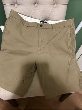 Banana Republic Men's Flat-Front Shorts in Khaki